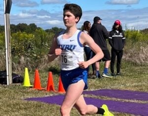 Lauren Iagnemma running during a cross country meet