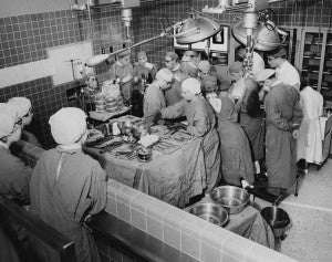 Cleveland Clinic surgeons perform one of the world's first stopped heart surgeries