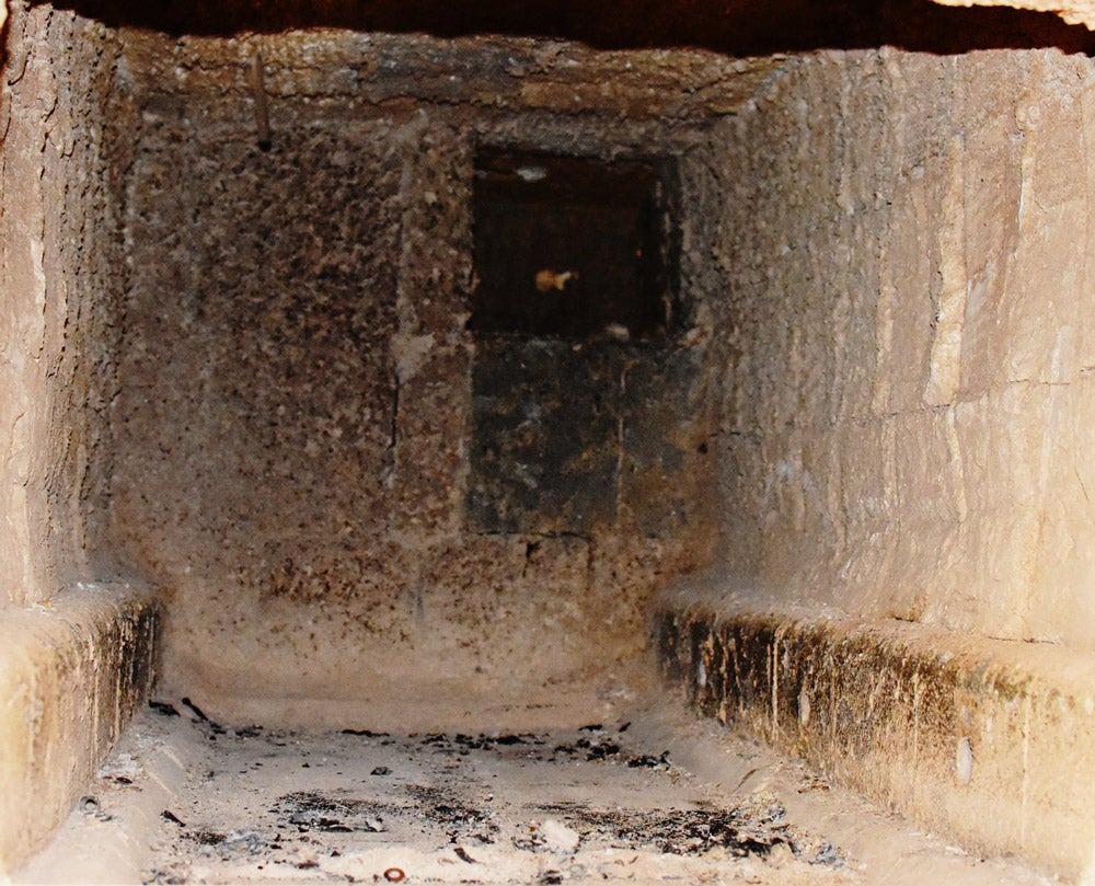 Retort, interior