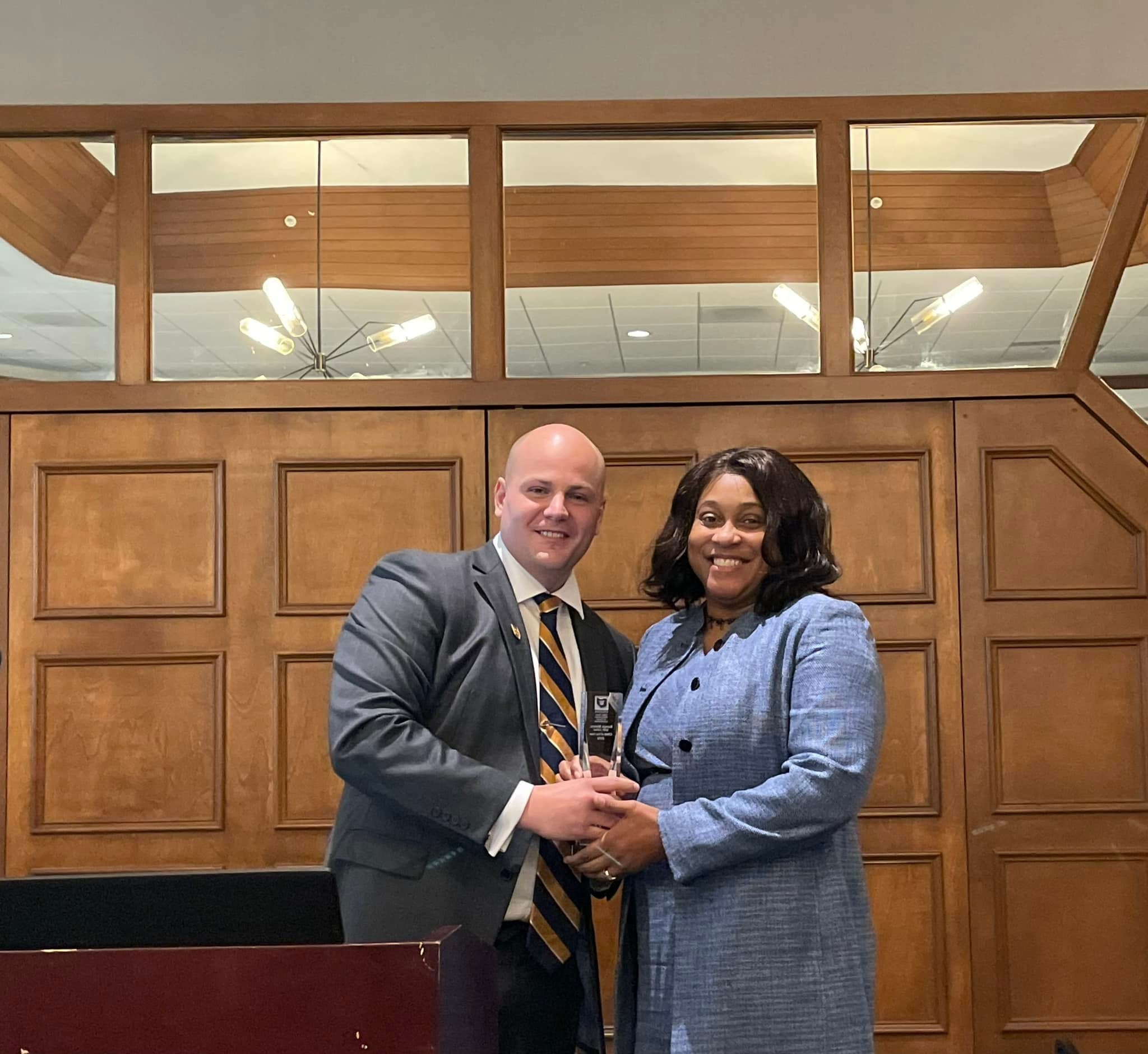 Sonya Moore, at right, receiving the 2022 CRNA of the Year Award from the Ohio State Association of Nurse Anesthetists.