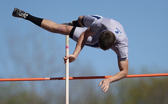Mark Kulinski pole vaulting CWRU