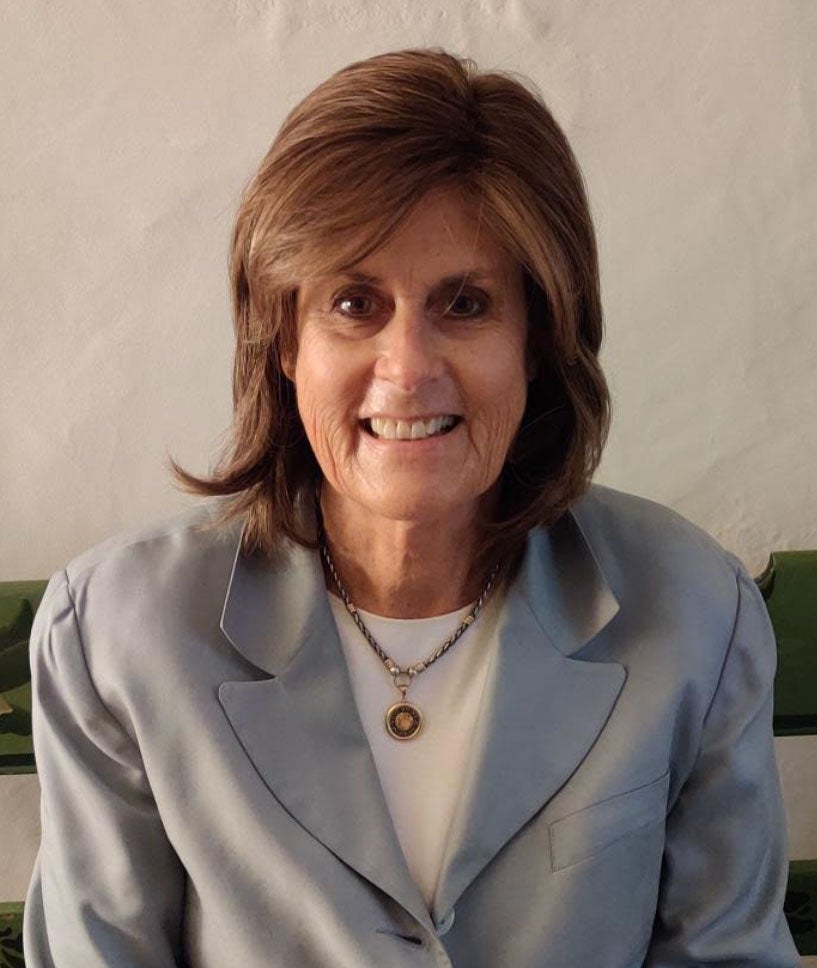 Photo of Maureen Dee