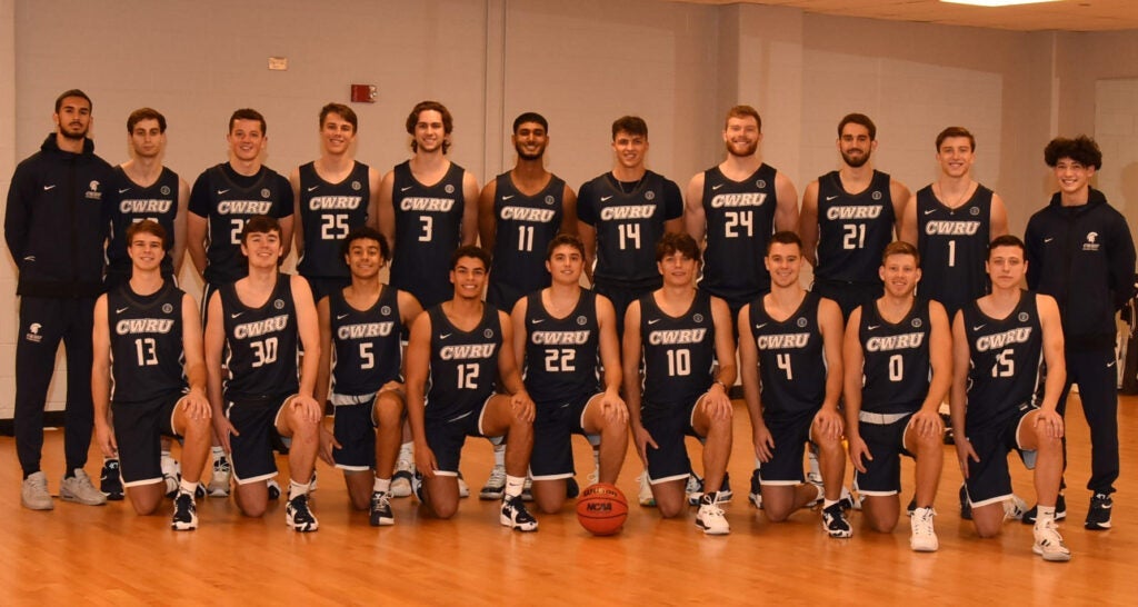 Photo of the whole 2021-22 men's basketball team