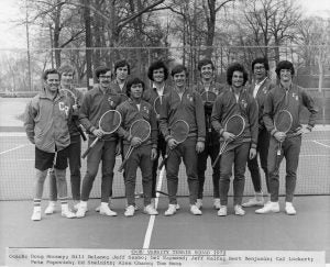 Doug Mooney with 1972 CWRU varsity tennis team