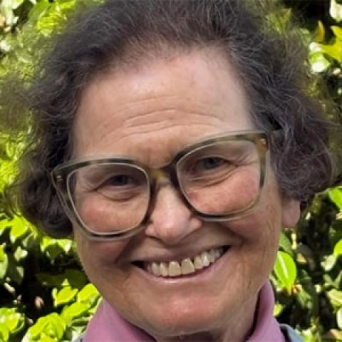 Rebecca Barchas headshot