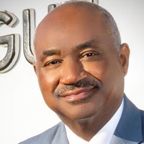 Oliver Gross headshot