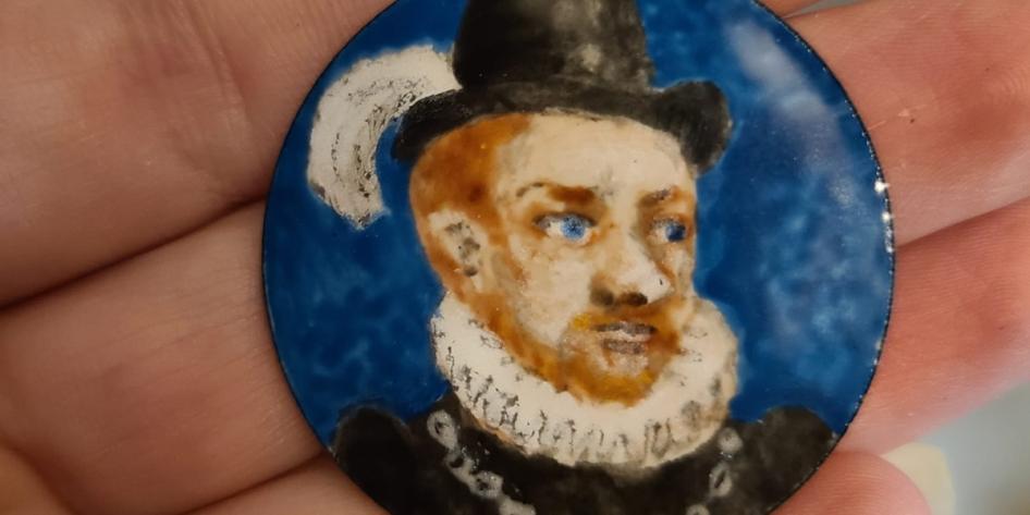Close up of an enamel with a historical figure.