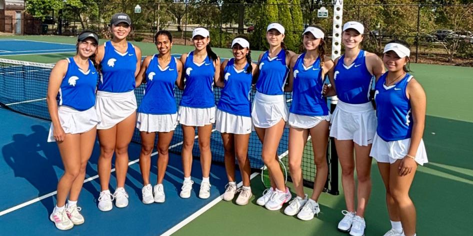 Katalina Wang and members of the women’s tennis team.