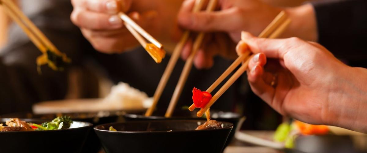 Young-people-eating-in-Thai-restaurant-