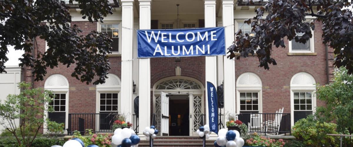 alumni-center-feat