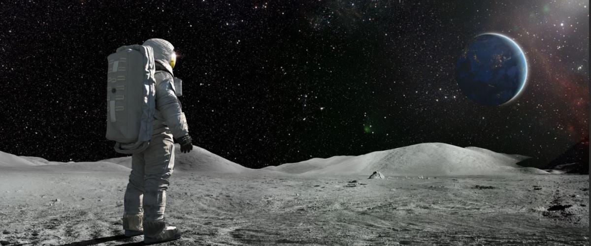 astronaut-standing-on-the-moon