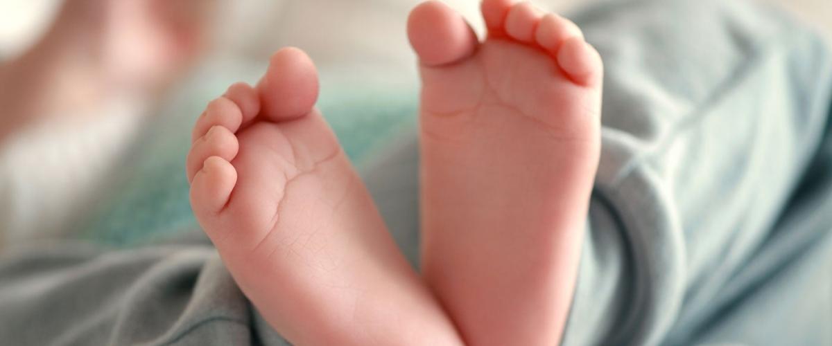 baby-feet-feat