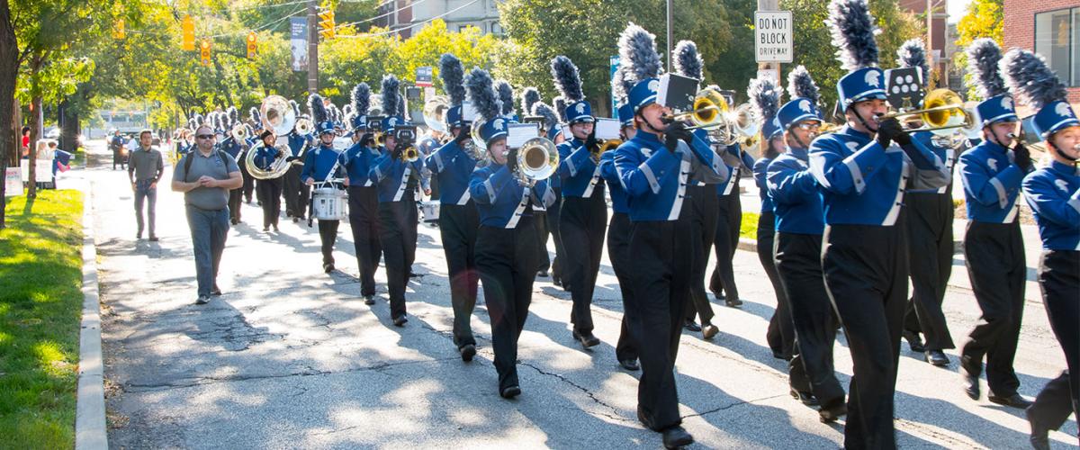 band-homecoming-parade