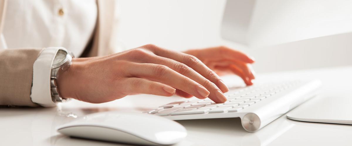businesswoman-typing-feat