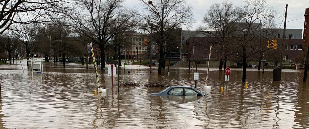 car-submerged-feat