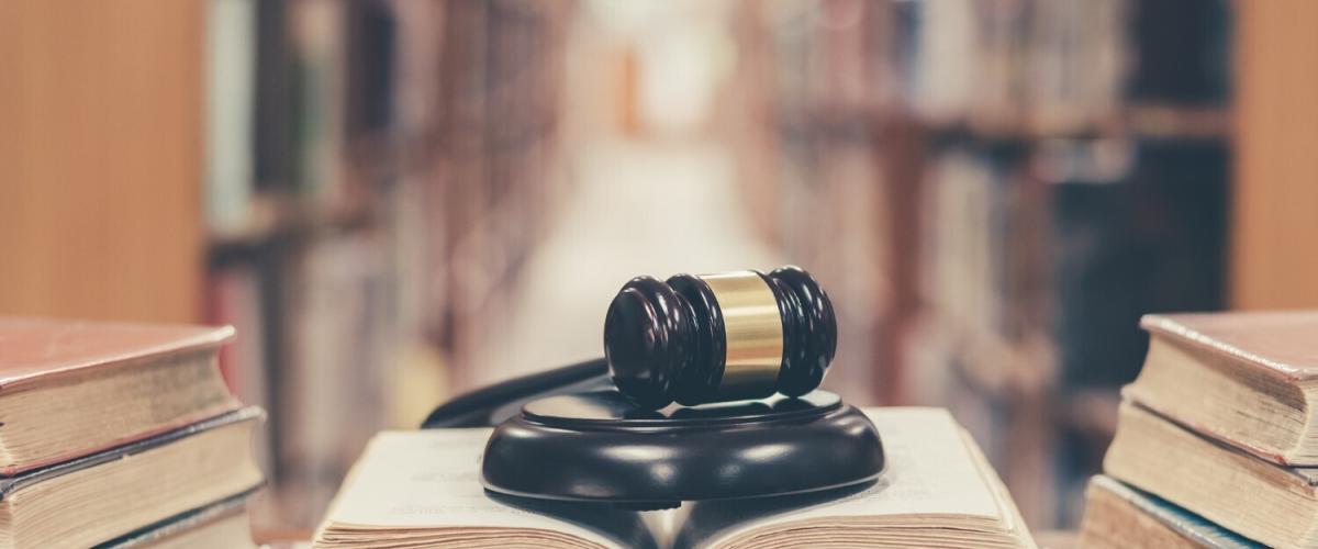 gavel%20on%20law%20book-imresizer.jpg