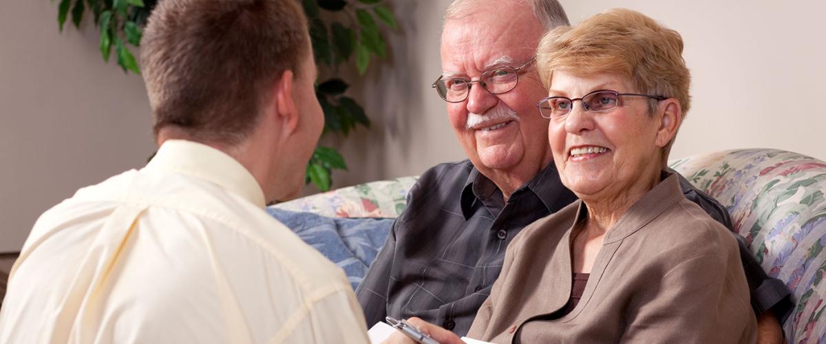 elderly-couple-talking-to-advisor