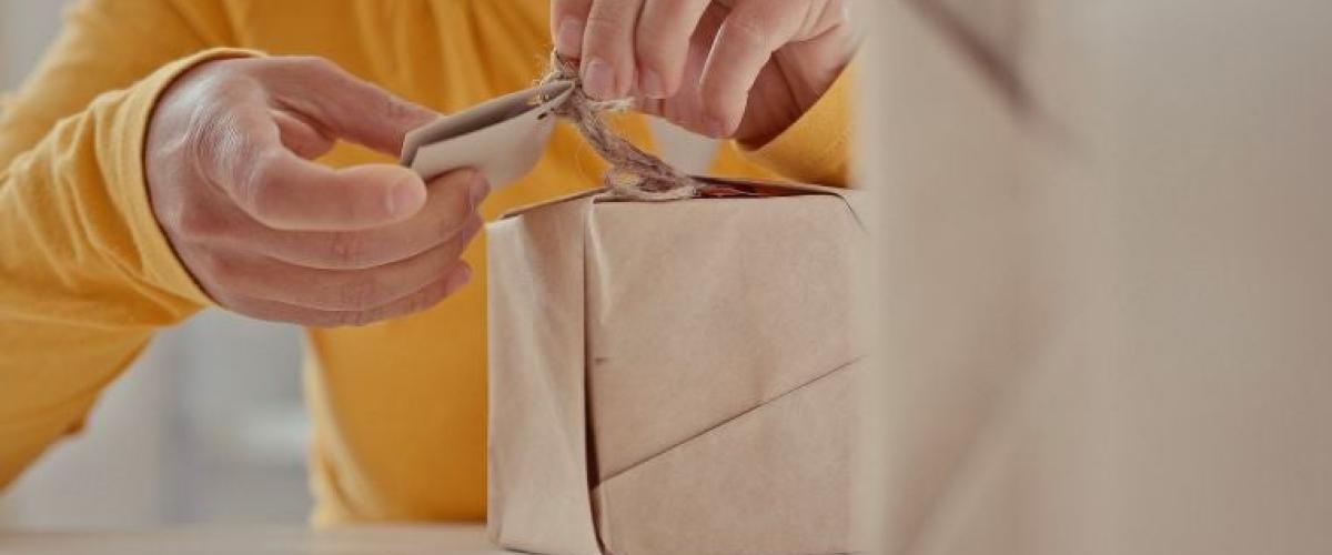 gift-wrapping