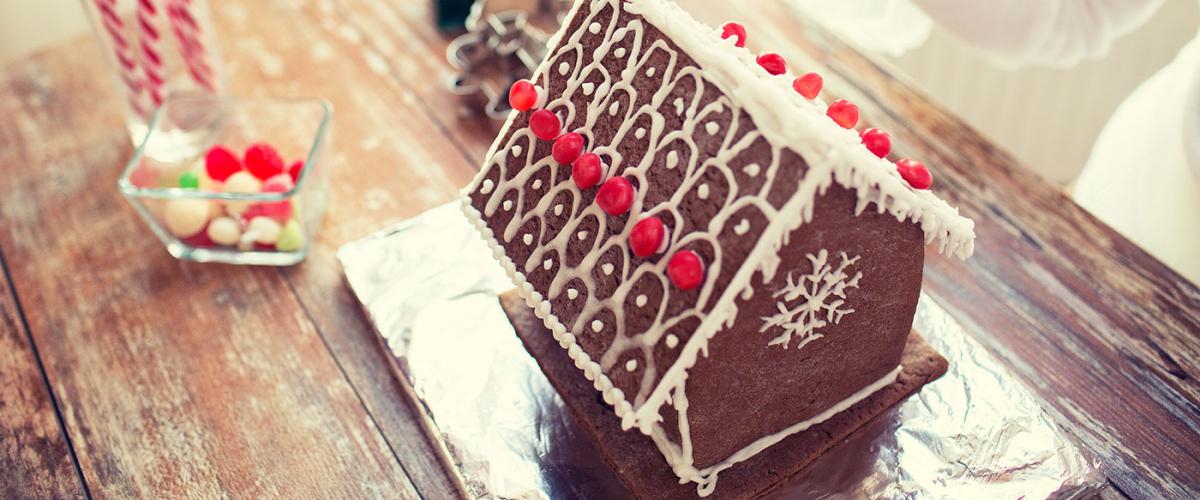 gingerbread-house-feat