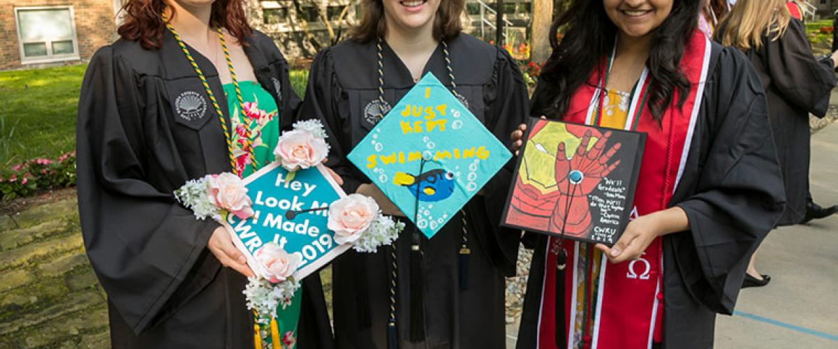 grad-caps-tg