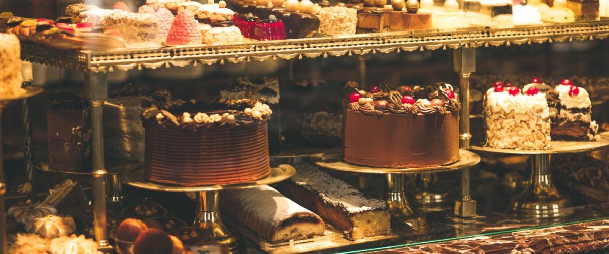 pastry-shop-display