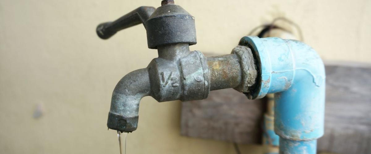 rusted-faucet-1400-x-600