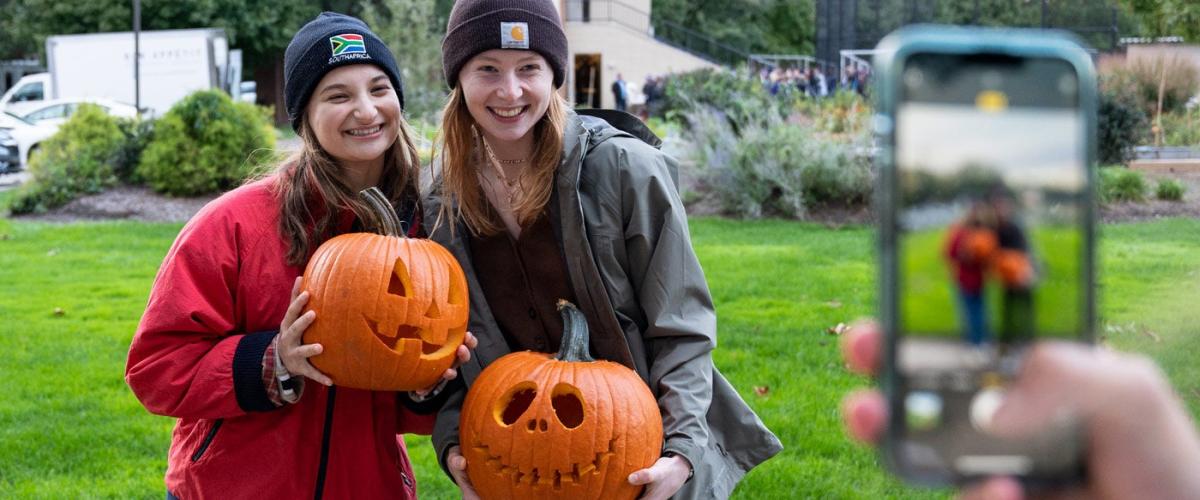 students-pumpkins-feat