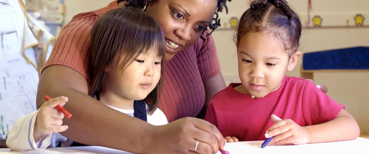 woman-coloring-with-children