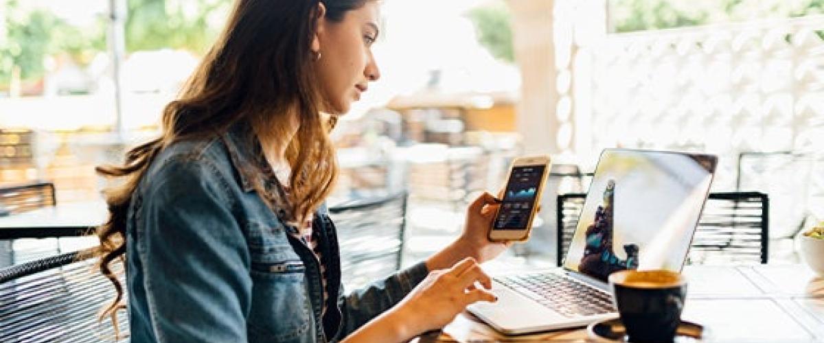 womanworkinglaptop