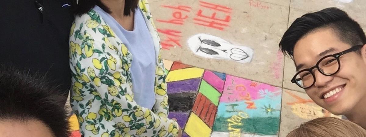 Friendship-Family-Sidewalk-Chalk-selfie