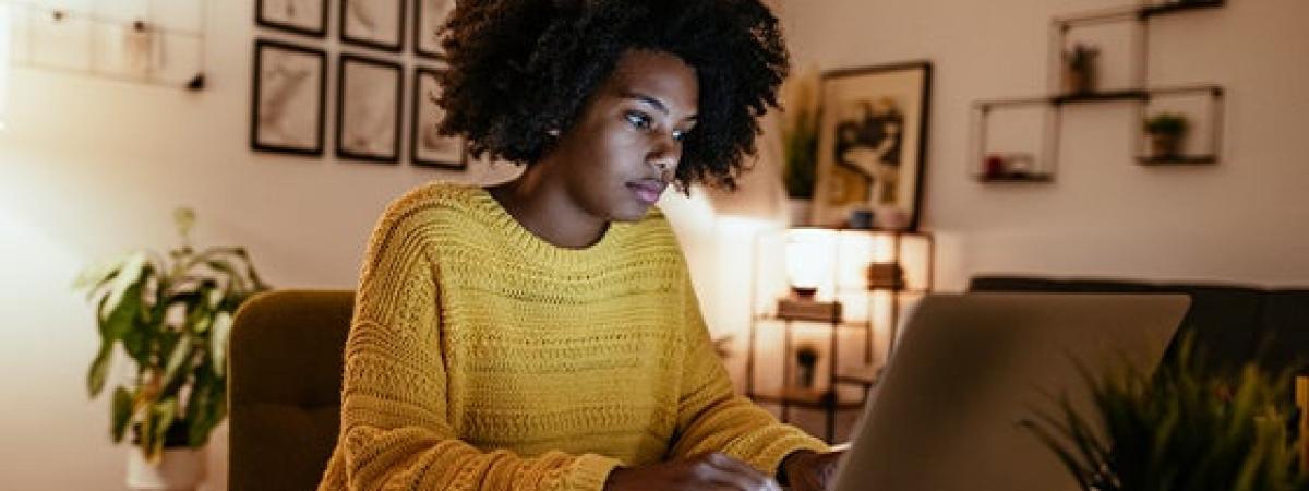 Womanonlaptop
