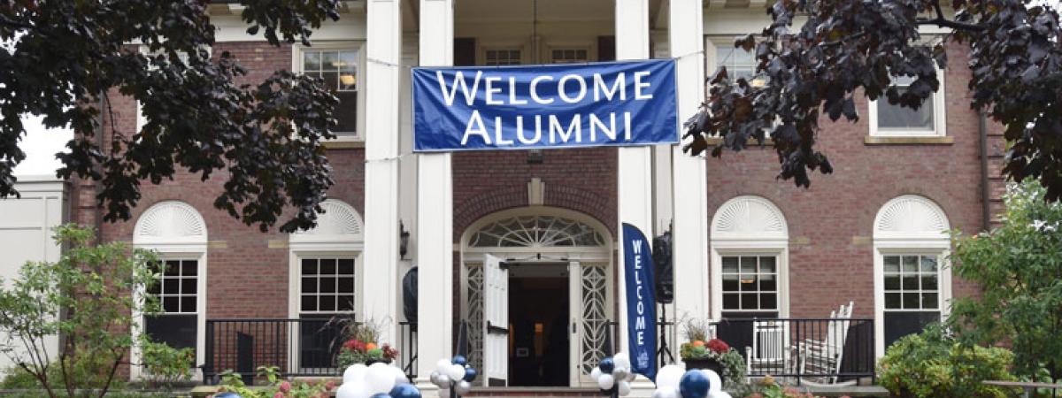 alumni-center-feat