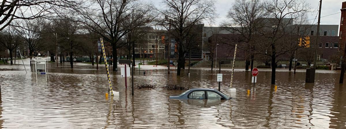 car-submerged-feat