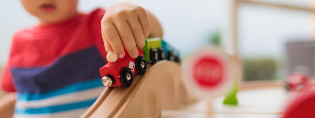 child-toy-train-feat