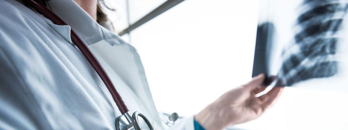 doctor-chest-xray