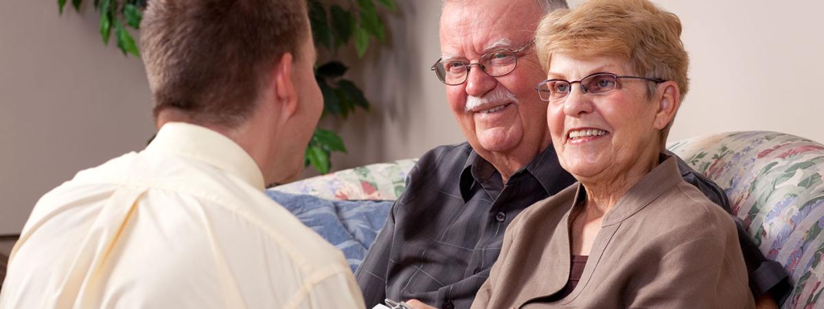 elderly-couple-talking-to-advisor