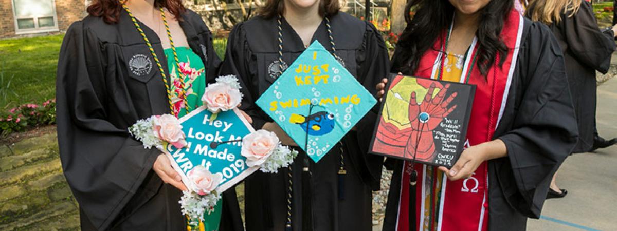grad-caps-tg