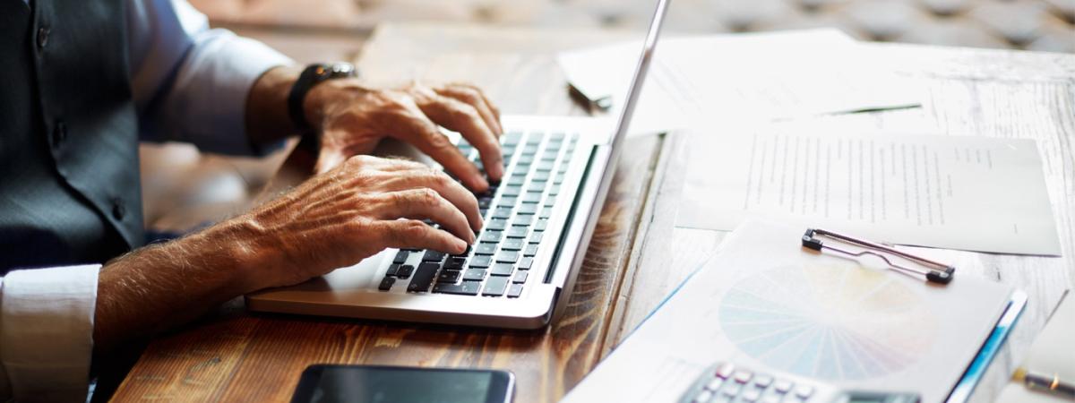 laptop-financials