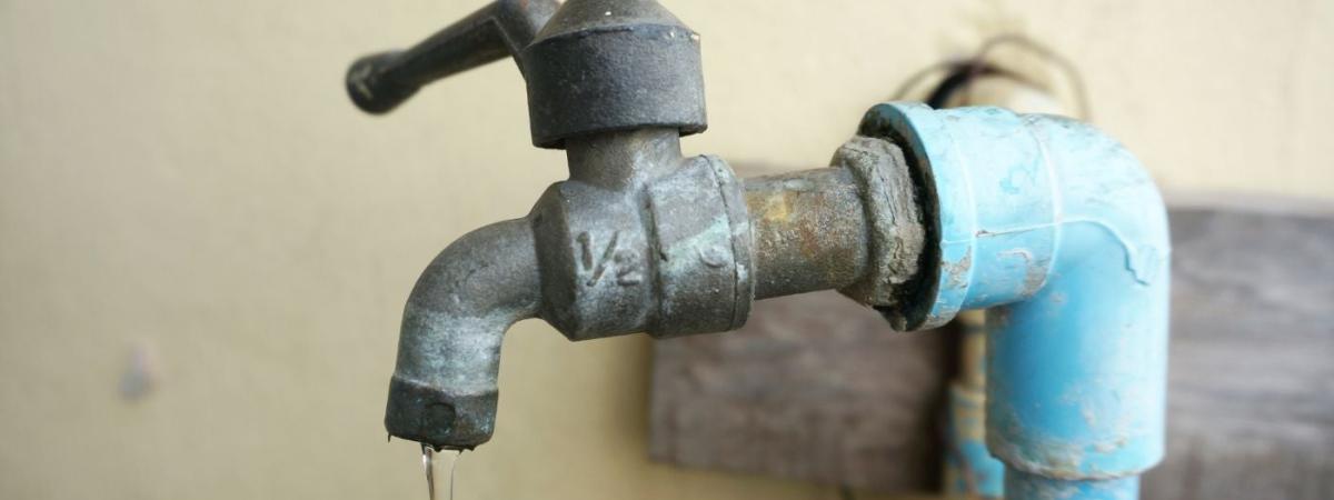rusted-faucet-1400-x-600