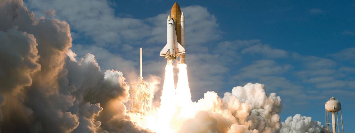 space-shuttle-liftoff-feat