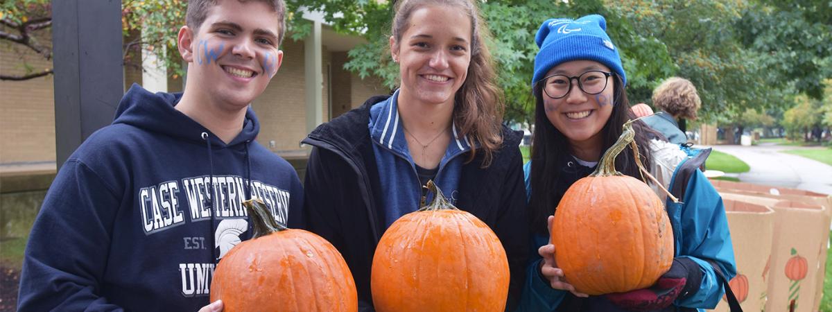 students-homecoming-pumpkins