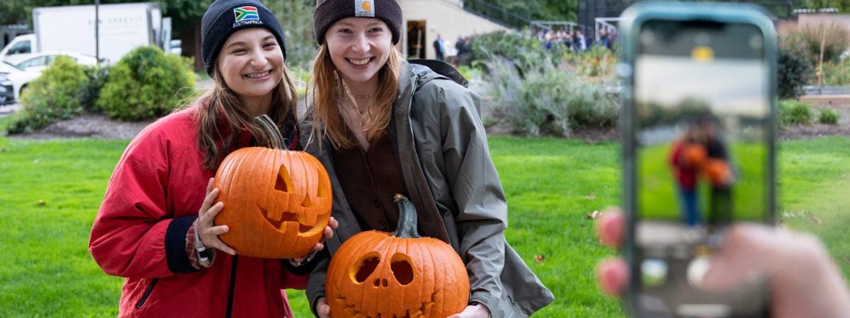 students-pumpkins-feat
