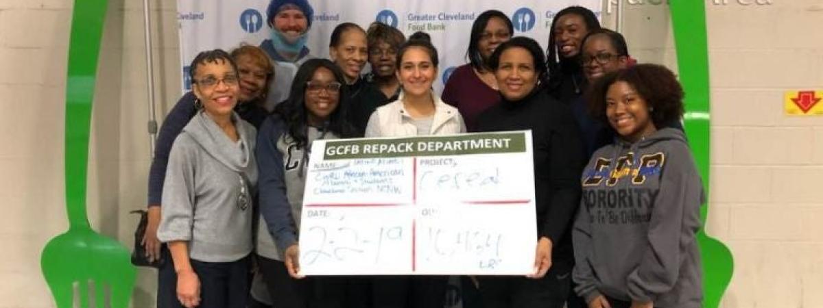 volunteers-food-bank