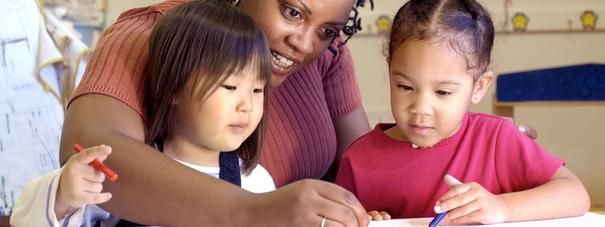 woman-coloring-with-children