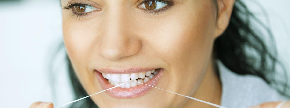 woman-flossing