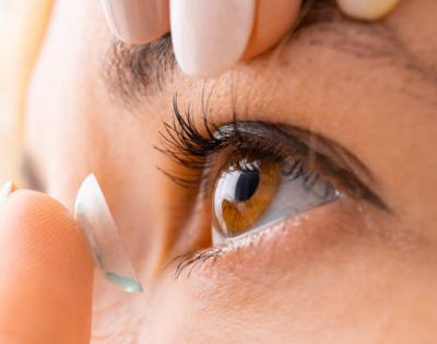 woman putting in contact lenses