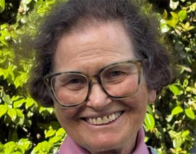 Rebecca Barchas headshot