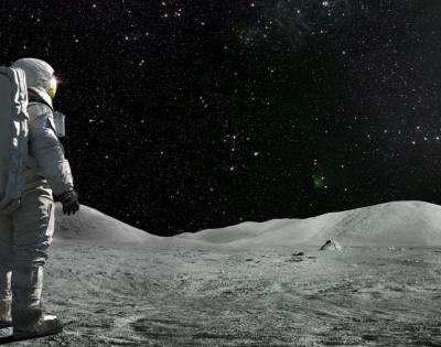 astronaut-standing-on-the-moon