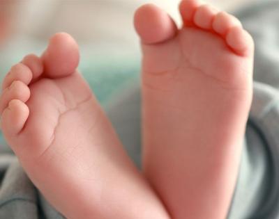 baby-feet-feat