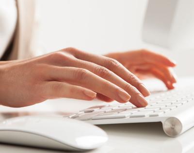 businesswoman-typing-feat
